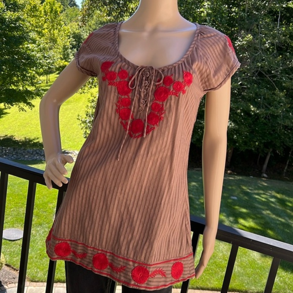 Free people adorable, brown stripe/red floral embroidery button down tie top Sz4